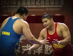 摔跤季后赛，岭北铁骑队与瓯越海豚队大胜，阵地战处理得当！中场绞杀压制对手